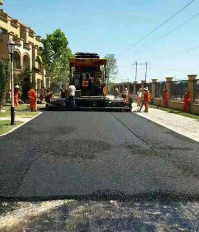 小區(qū)黑色道路鋪設(shè)